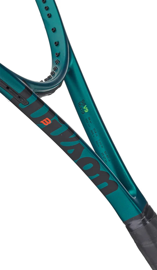 Wilson Blade 98 16x19 v9.0 Tennis Racket Wilson Blade 98 16x19 v9.0 Tennis Racket